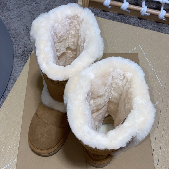 UGG Classic Chillapeak Tall - Picture 10 of 12